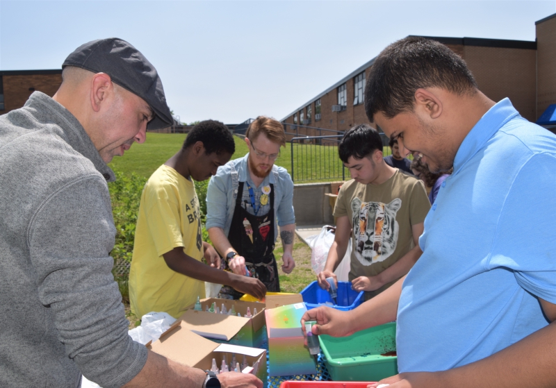 RA students Tye dyeing 