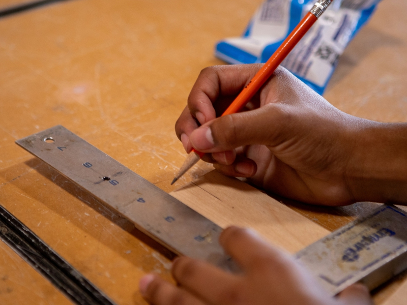 Measuring for a cut courtesy of Mazin Omron via Unsplash