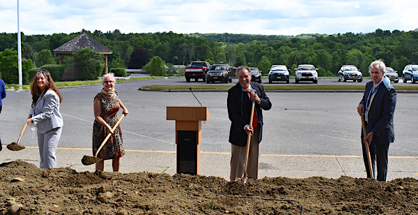 [PIC] Dutchess BOCES Cabinet members Dr. Norah Merritt, Cora Stempel, Dr. Richard Hooley, and Matt Metzger All Hold Shovels At The Grounbreaking Ceremony