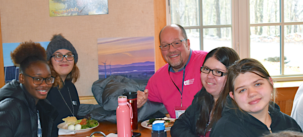 [PIC] Career & Technical Teacher Shawn Prater-Lee and Four Of His Students