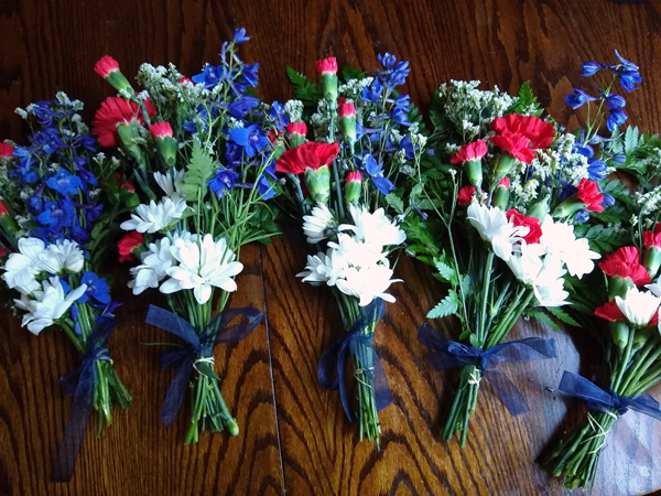 [PIC] Bouquets Of Flowers For Essential Workers From BOCES Plant Sciences Program