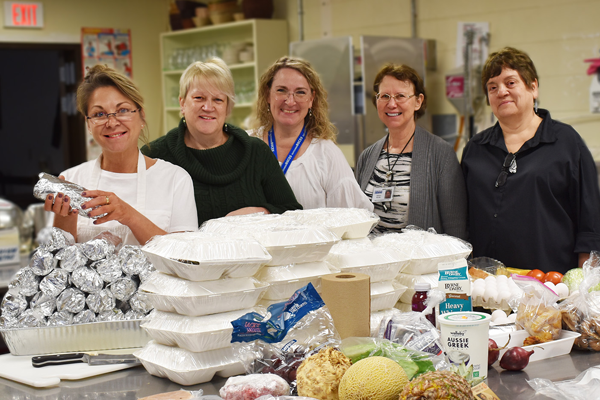 [PIC] BOCES CTI Staff Prepare Meals For Student Delivery