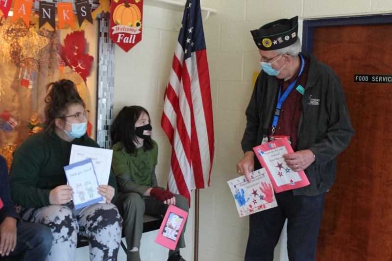 BOCES Board Member and veteran Rob Rubin thanks students for the Veterans Day cards they made.